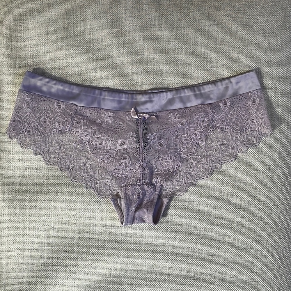 Elle Macpherson Intimates lavender lace panty in medium.